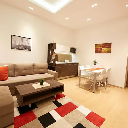 Hall Apartment *
